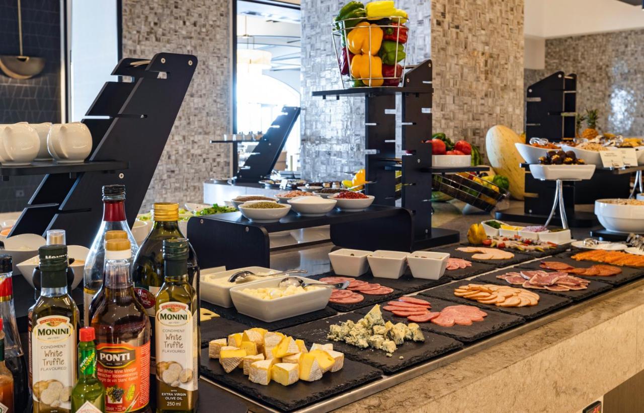 Hilton Samarkand Regency Esterno foto