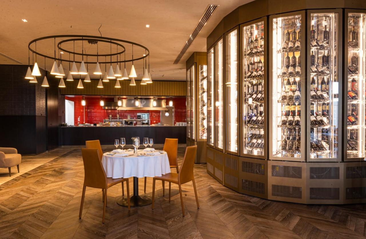 Hilton Samarkand Regency Esterno foto