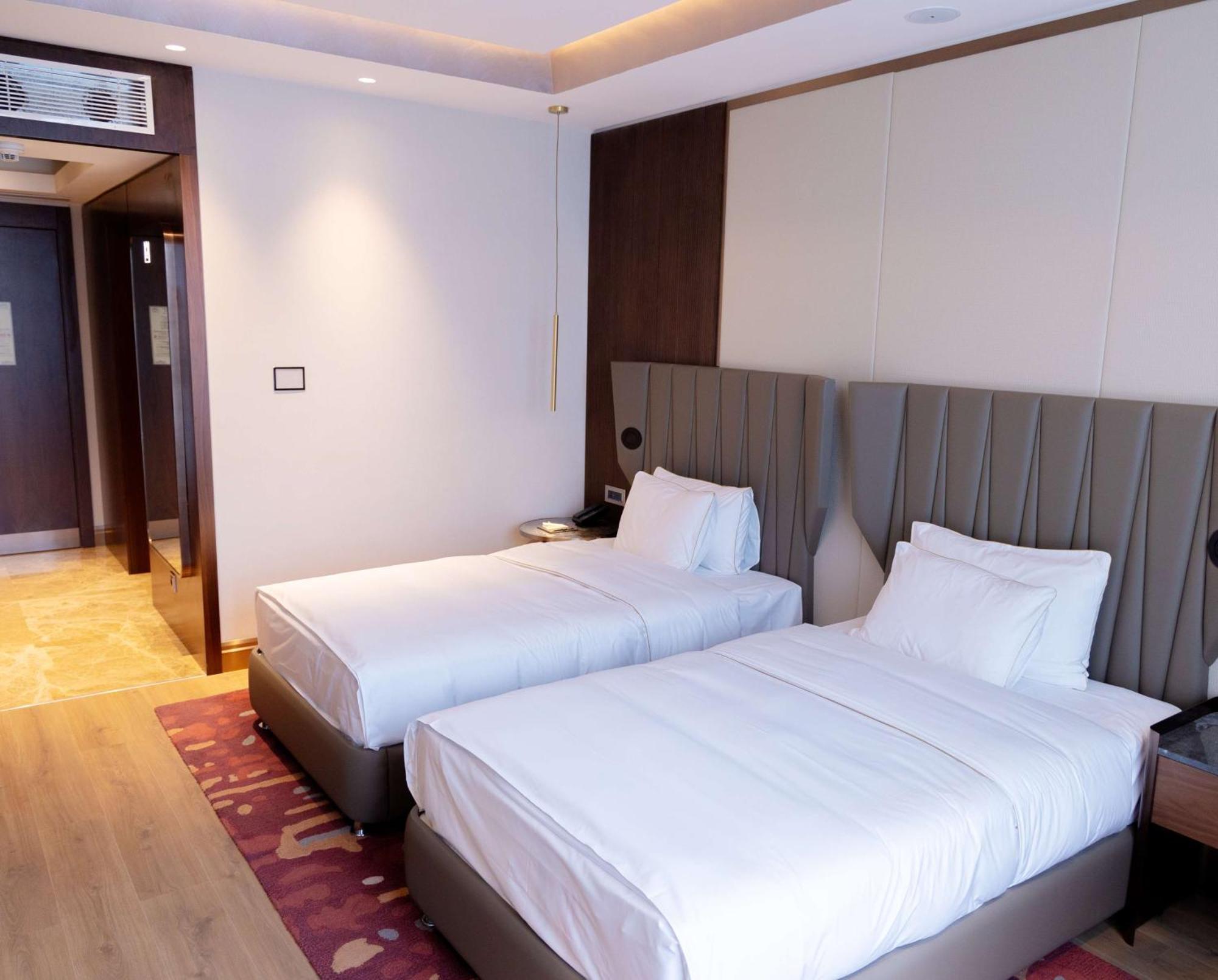 Hilton Samarkand Regency Esterno foto